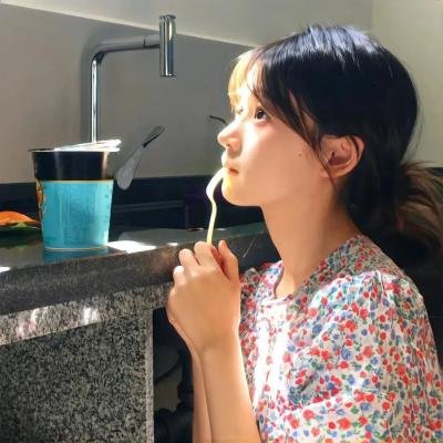 爱长颈鹿的女人